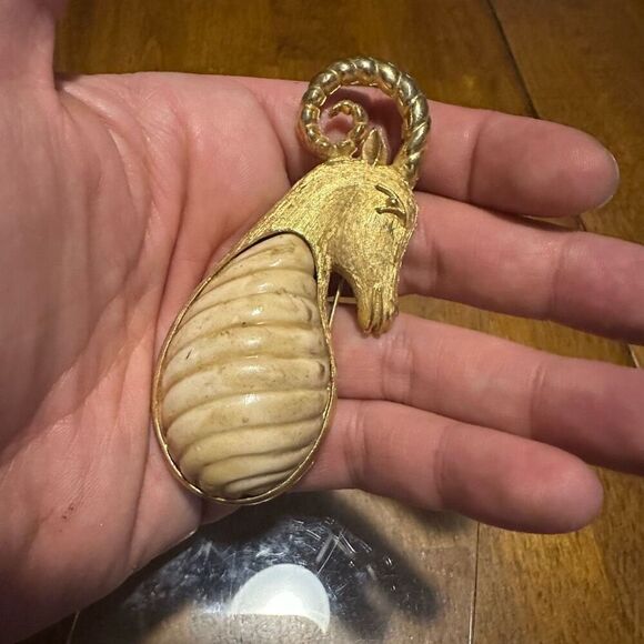 Vtg 1960 Textured Goldtone Genuine Carved Shell Capricorn the Goat Design Brooch - Picture 1 of 8